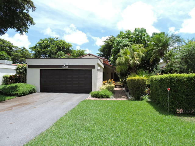 Property Photo:  5698 Ainsley Court  FL 33437 