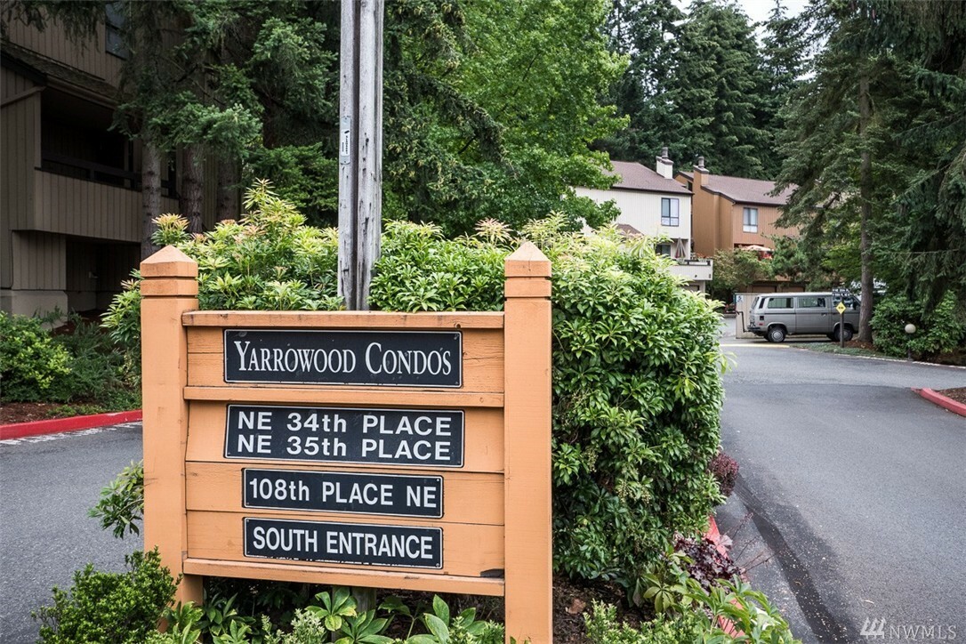 Property Photo: 10905 NE 35th Place 4 WA 98004