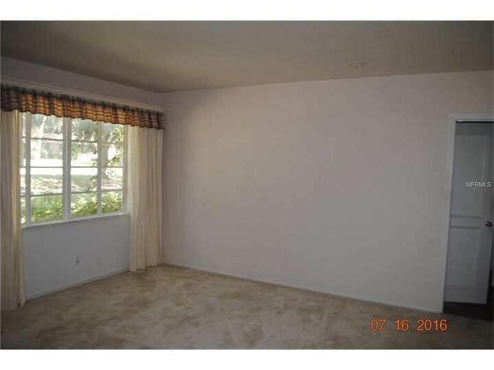 Property Photo:  401 N Palm Avenue  FL 34737 