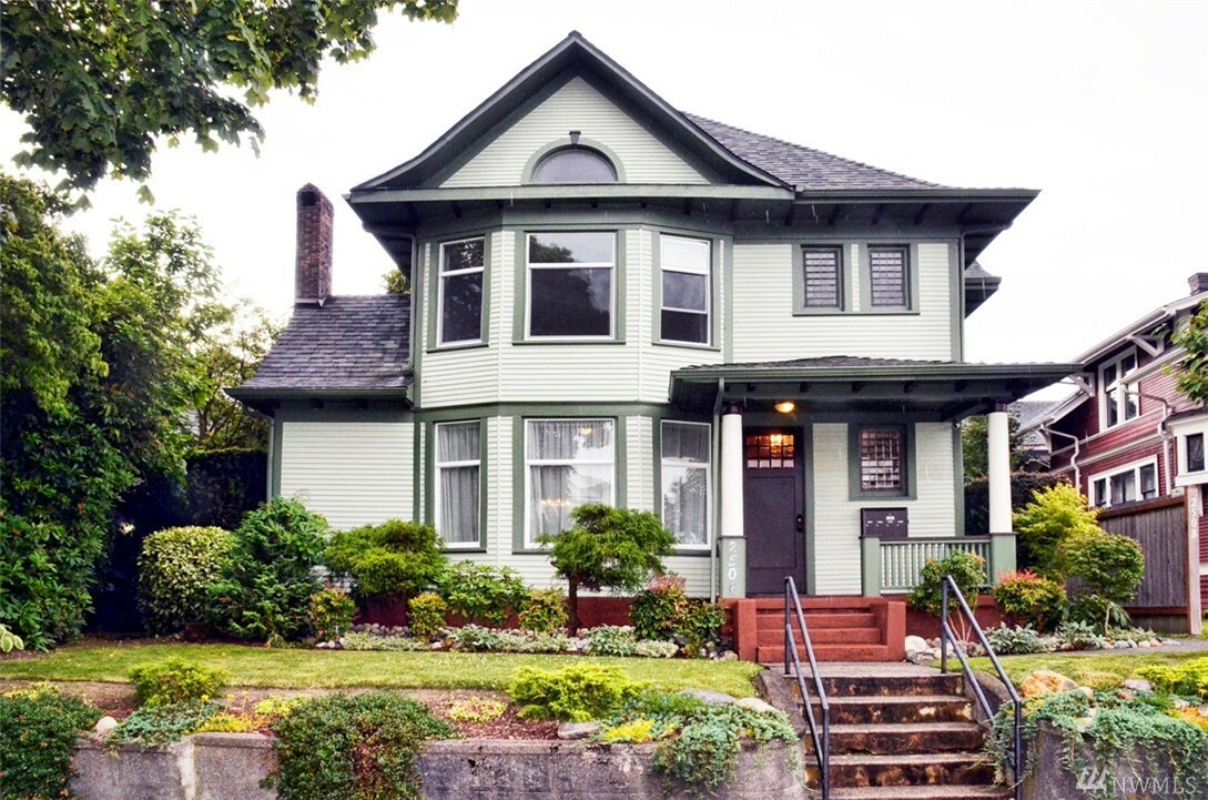 Property Photo: 2506 Wetmore Ave WA 98201