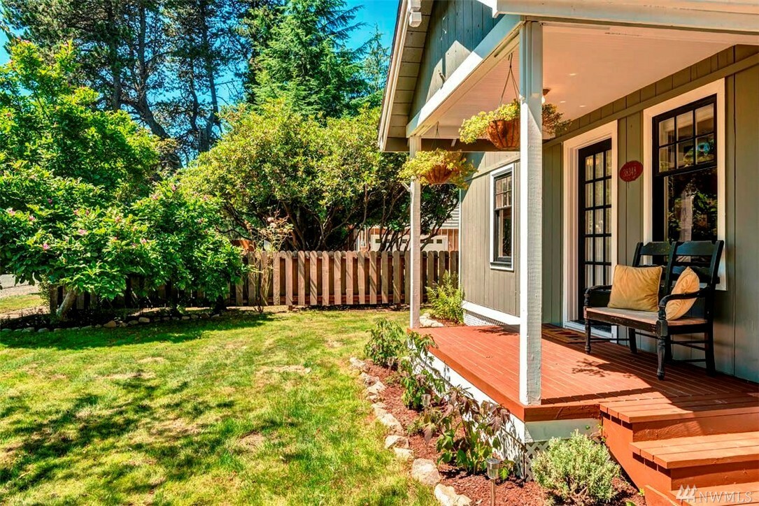 Property Photo:  38348 SE Northern St  WA 98065 