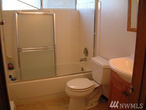 Property Photo:  412 Mill Ave S  WA 98057 