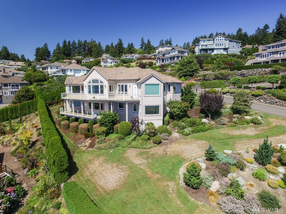 Property Photo: 12 35th Ave NW WA 98335