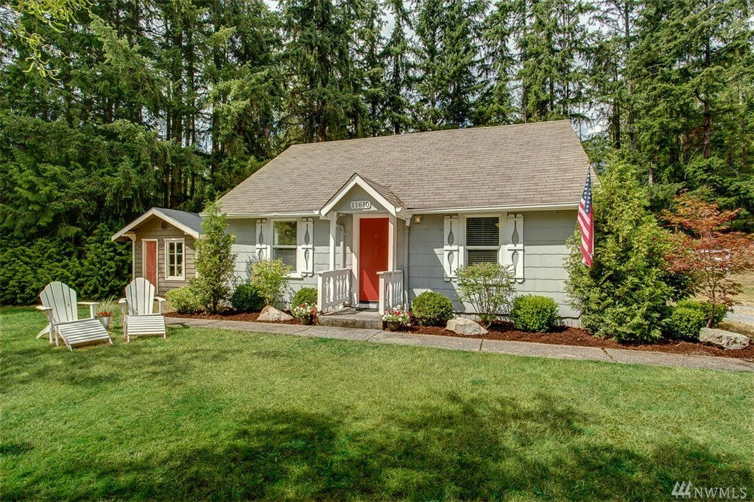 Property Photo:  11610 201st Place NE  WA 98053 