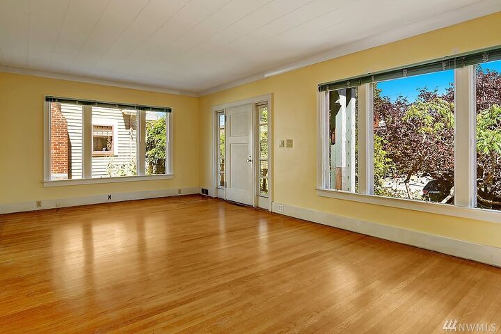 Property Photo:  6221 Greenwood Ave N  WA 98103 