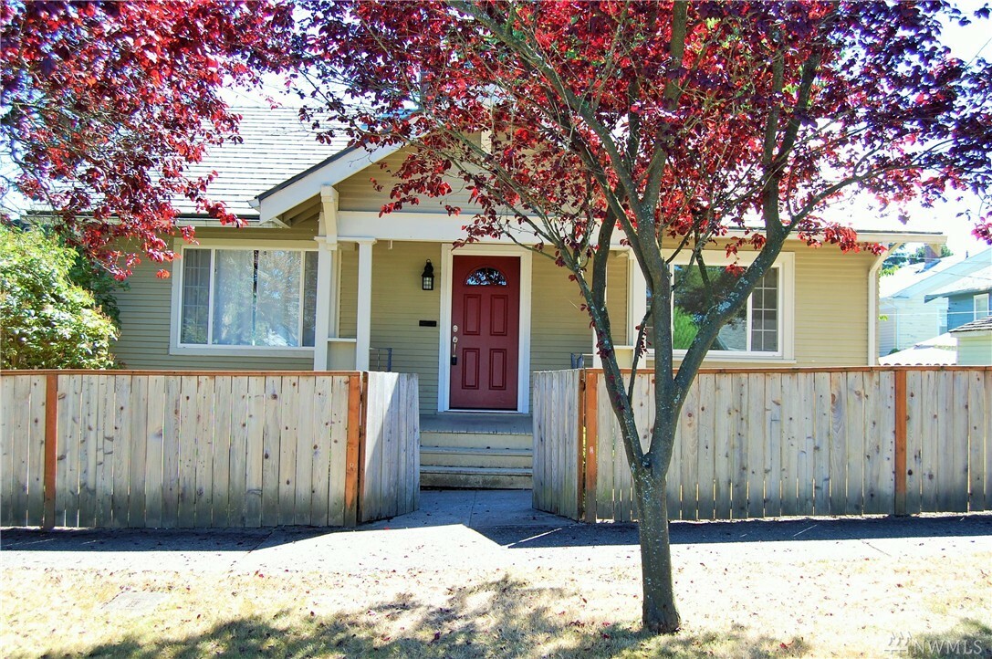 Property Photo: 1116 S 41st St WA 98418