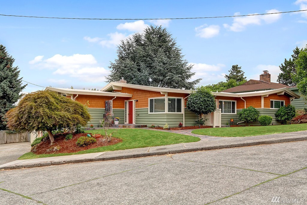 Property Photo: 5801 S Hawthorn Rd WA 98118