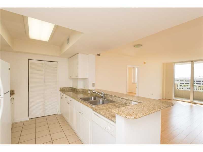 Property Photo: 19501 W Country Club Dr 512 FL 33180