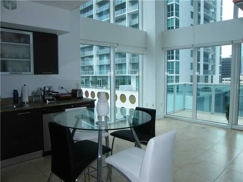 Property Photo:  41 SE 5th St 802  FL 33131 