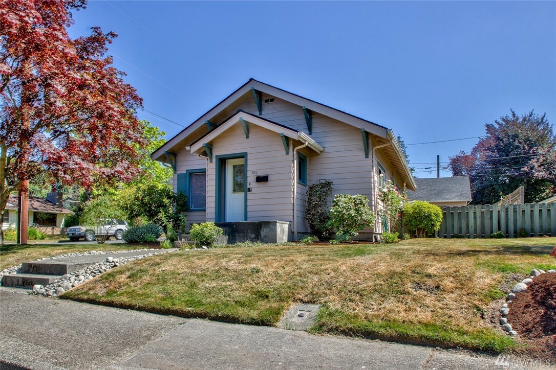 Property Photo:  300 S 9th St  WA 98274 