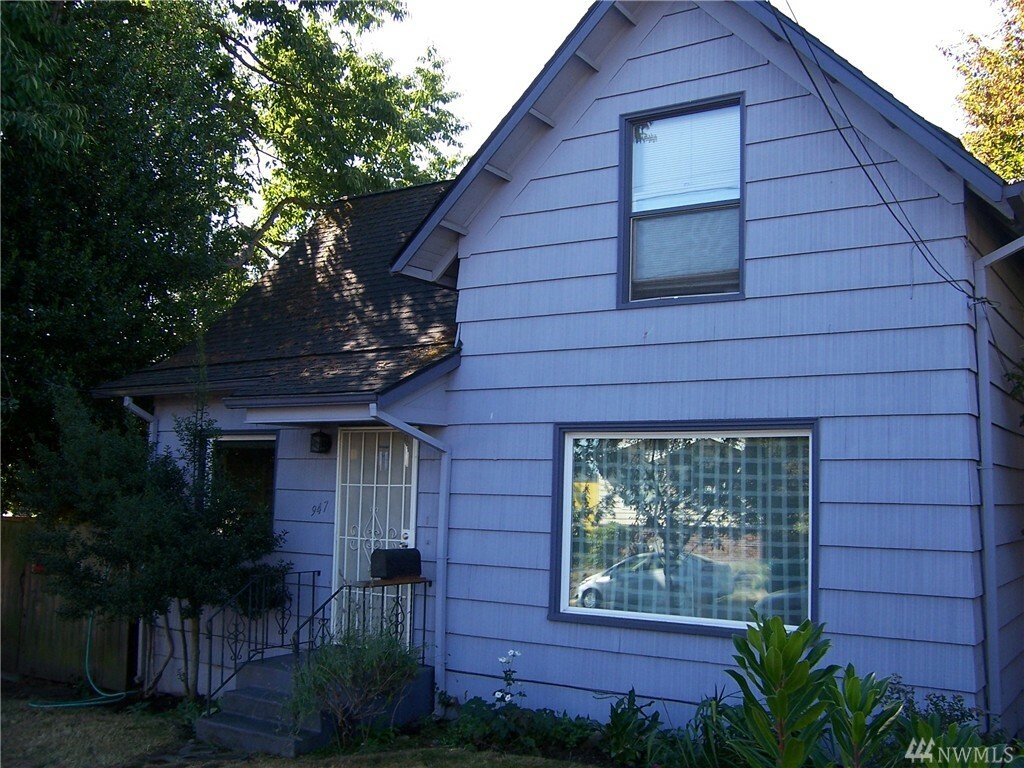 Property Photo:  947 N 78th St  WA 98103 