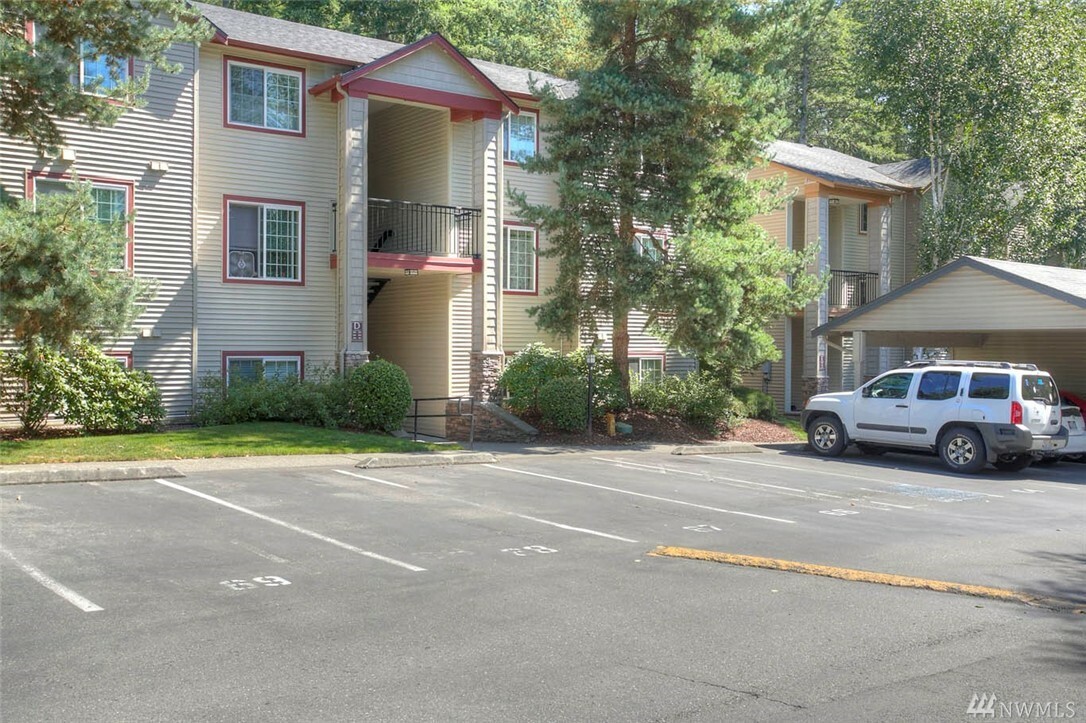 Property Photo: 25025 SE Klahanie Blvd D303 WA 98029