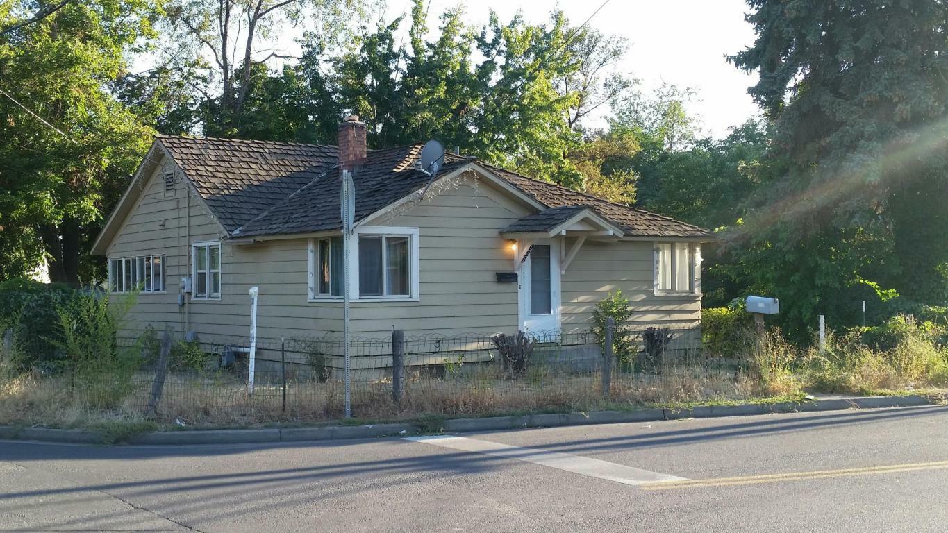 Property Photo:  926 E Chestnut Ave  WA 98901 