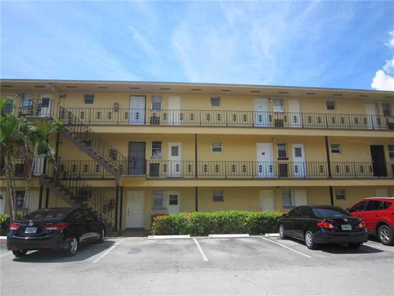 Property Photo: 2880 NE 203 St 16 FL 33180