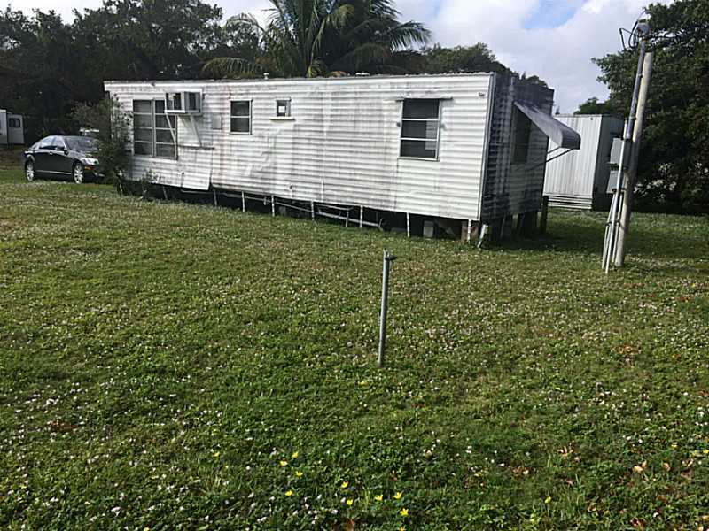 Property Photo:  1791 Highland Dr  FL 33408 