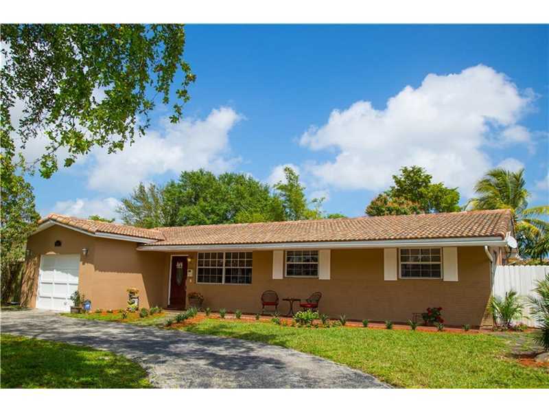 Property Photo:  5111 Sarazen Dr  FL 33021 