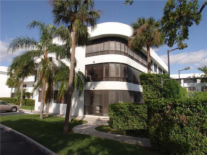 Property Photo: 1400 Sheridan St 22J FL 33020