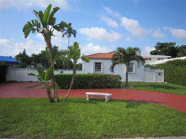 Property Photo:  1022 NE 113 St  FL 33161 