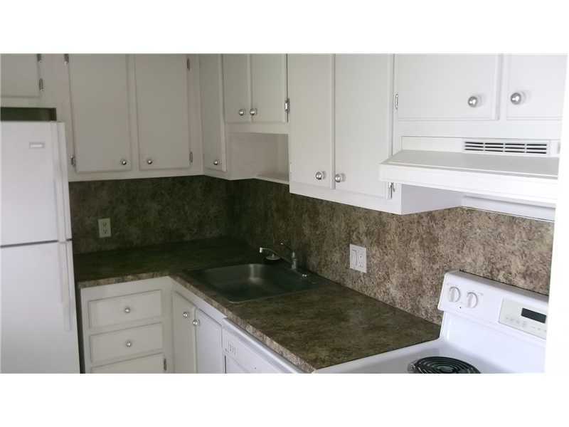 Property Photo:  20335 W Country Club Dr 901  FL 33180 