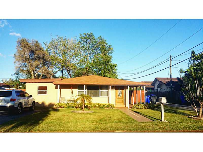 Property Photo:  913 N 32 Av  FL 33021 