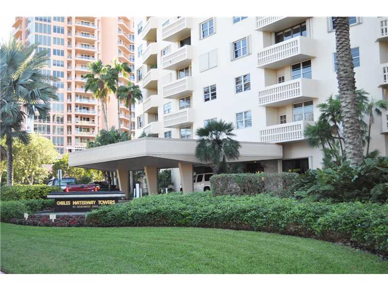 Property Photo:  90 Edgewater Dr 220  FL 33133 