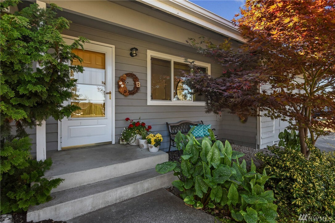 Property Photo:  1900 N 35th St  WA 98273 