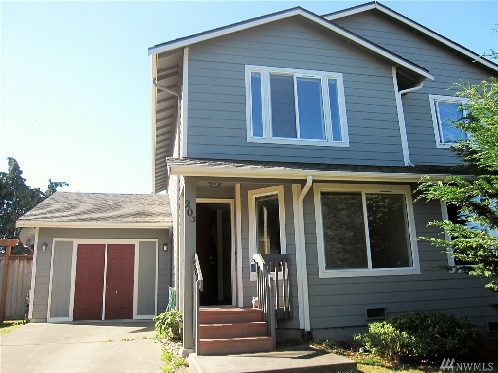 Property Photo:  203 43rd St 4  WA 98368 