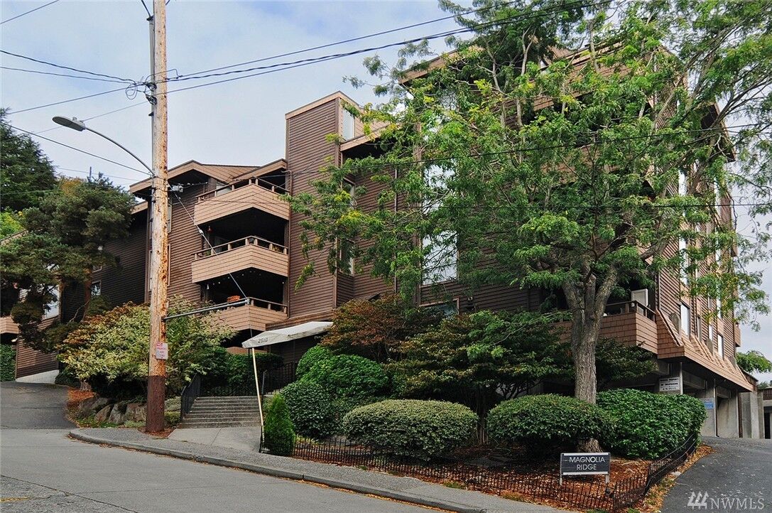 Property Photo:  2510 W Bertona St 103  WA 98199 