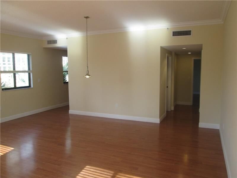 Property Photo:  711 Biltmore Way 302  FL 33134 