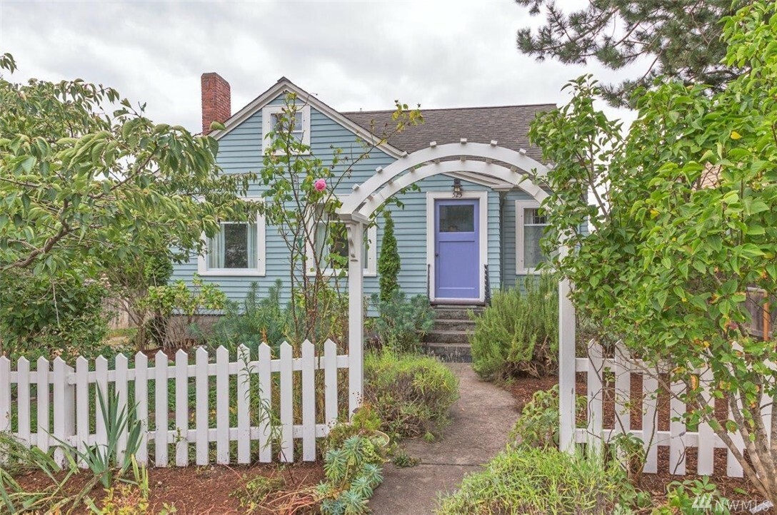 Property Photo:  525 Benton St  WA 98368 