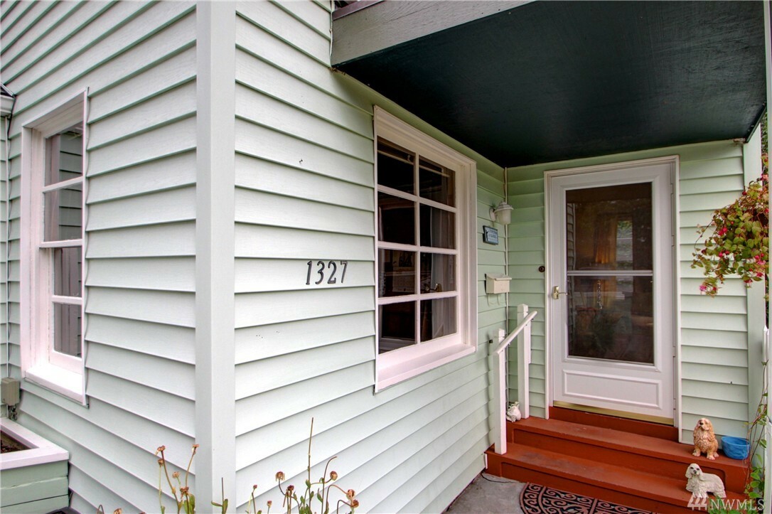 Property Photo:  1327 S 13th St  WA 98273 