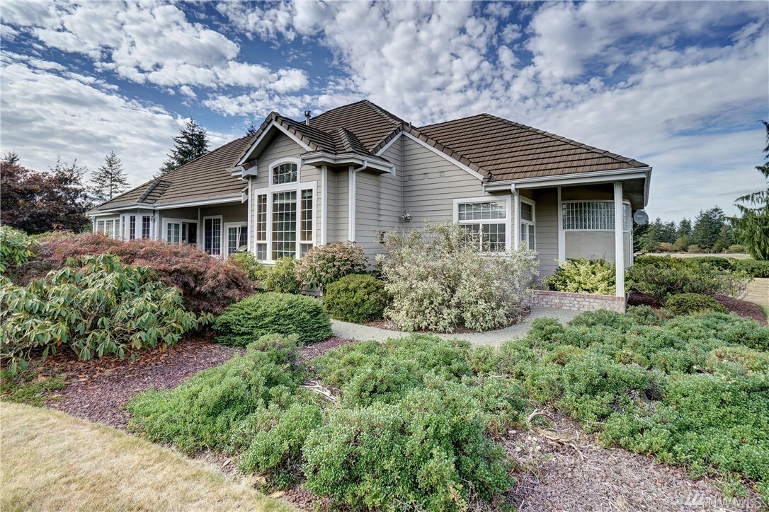 Property Photo: 1706 276th St E WA 98387