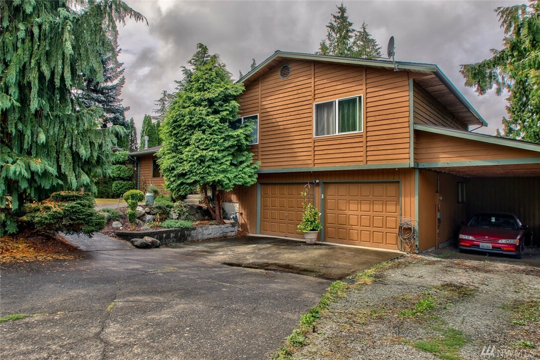 Property Photo:  109 N 38th Place  WA 98273 