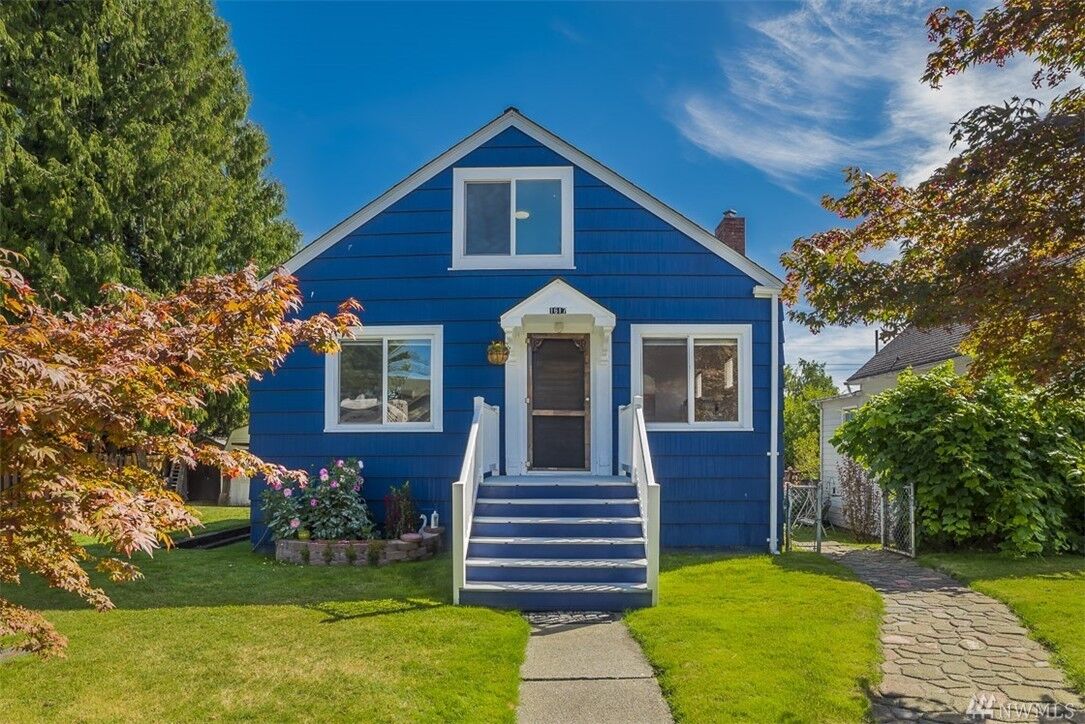 Property Photo:  1617 Oakes Ave  WA 98201 