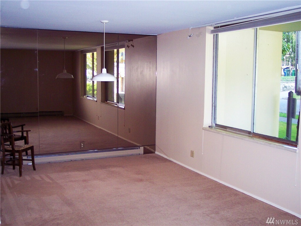 Property Photo: 4540 8th Ave NE 105 WA 98105