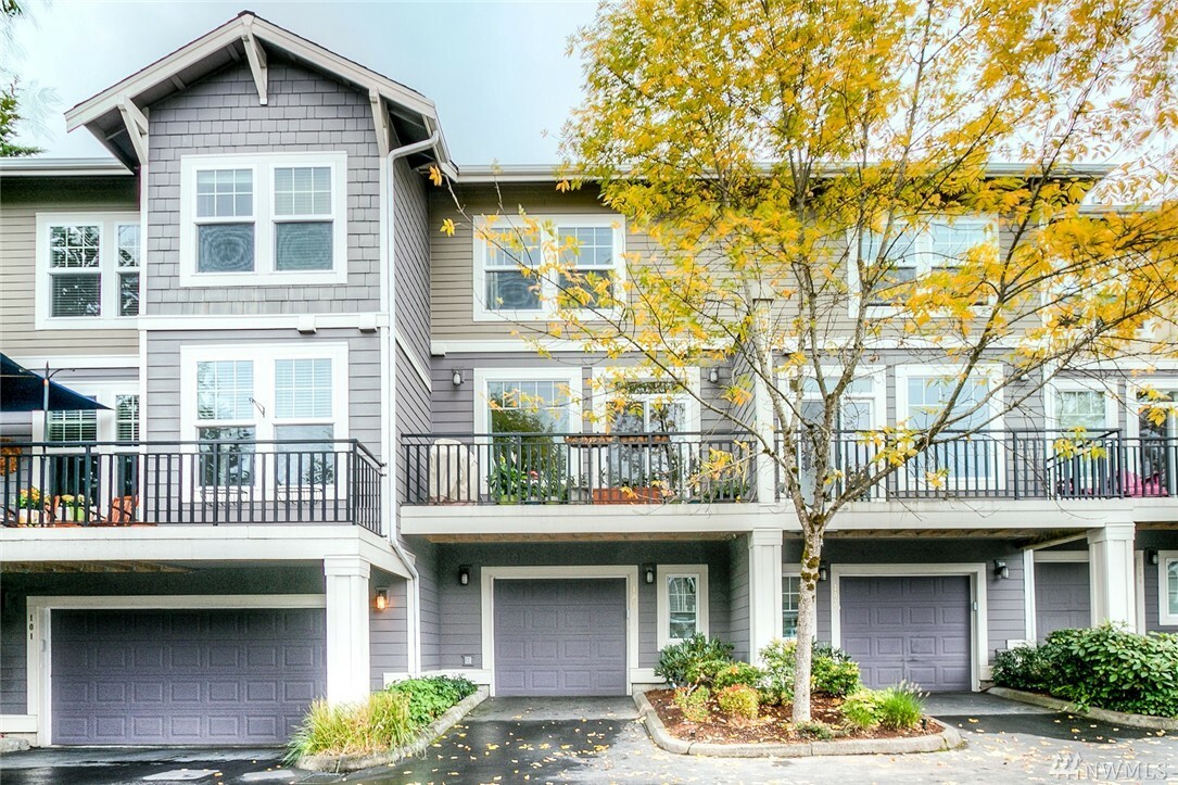 Property Photo:  7814 Fairway Ave SE 102  WA 98065 