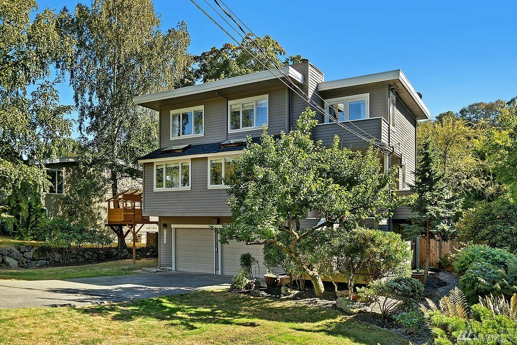 Property Photo: 1523 E Calhoun St WA 98112