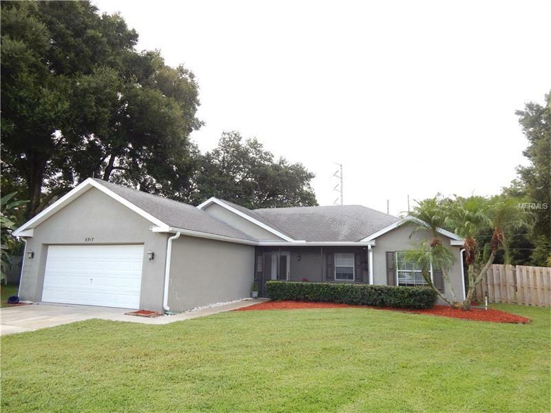 Property Photo: 6917 Oakcrest Way FL 33542
