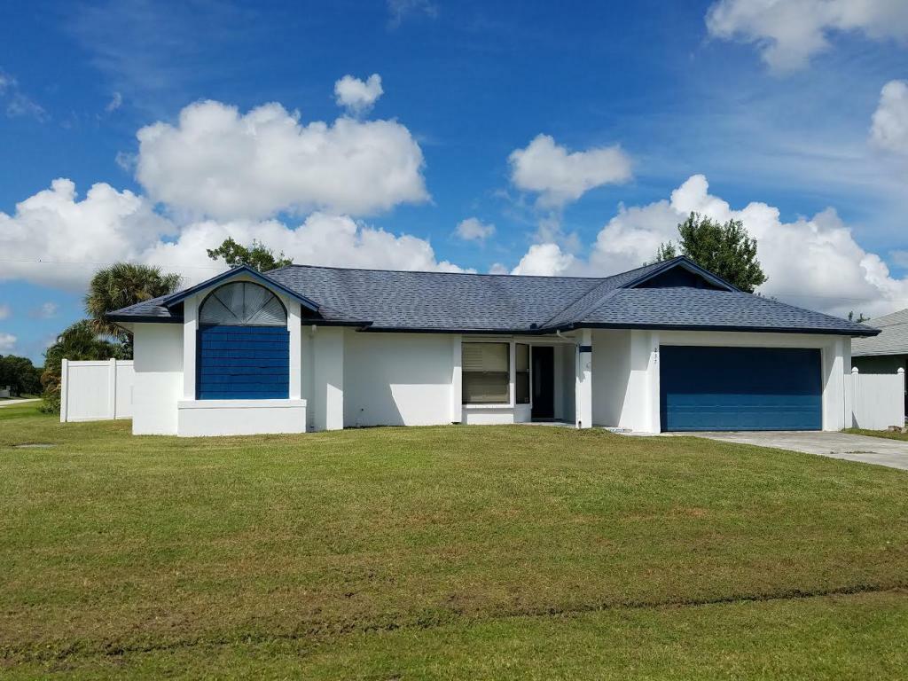 Property Photo:  237 SW Inwood Avenue  FL 34984 