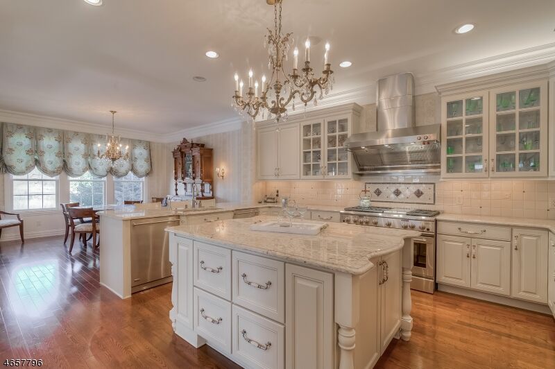 Property Photo: 21 Tillou Rd West 21 NJ 07079