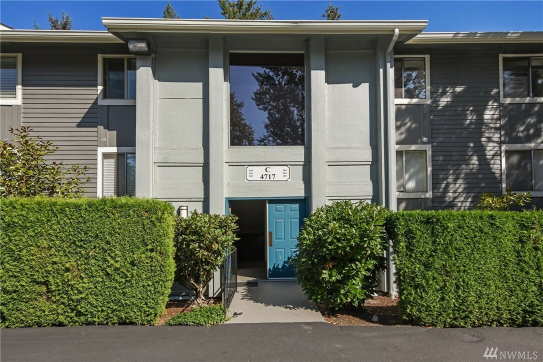 Property Photo: 4717 W Lake Sammamish Pkwy SE C304 WA 98027
