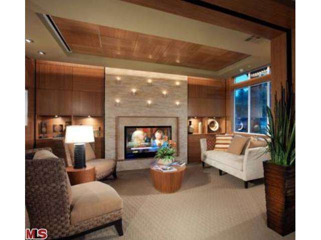 Property Photo:  5659 W 8th St 305  CA 90036 