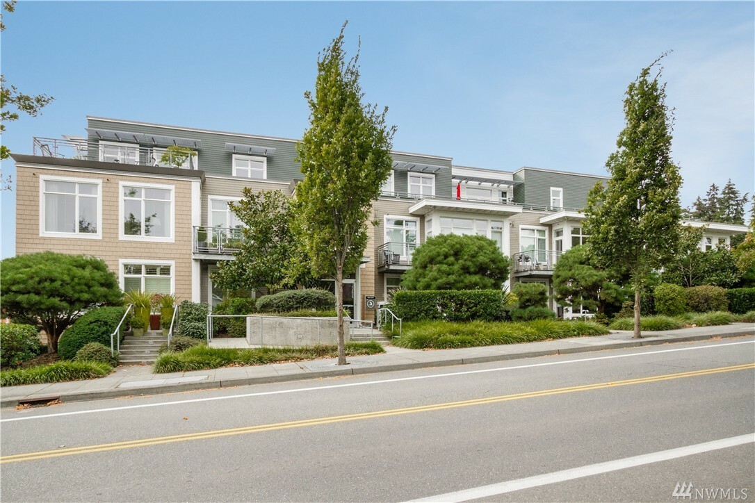 Property Photo:  145 Ferncliff Ave NE D-438  WA 98110 