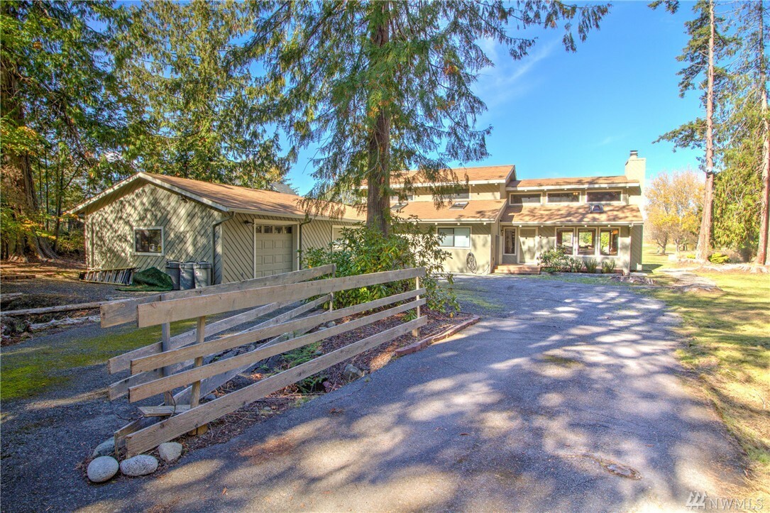 Property Photo:  305 Fairway Dr  WA 98250 