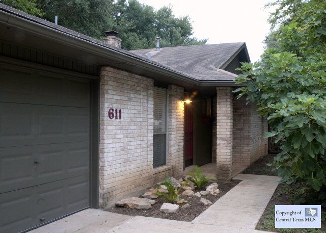 Property Photo: 611 Dallas Street TX 78130