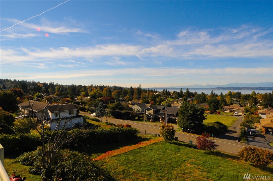 Property Photo: 1122 Olympic Ave WA 98020