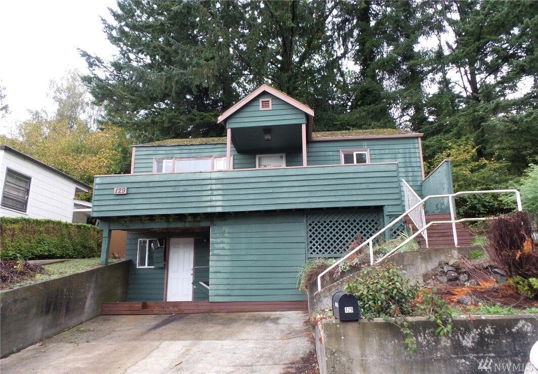 Property Photo:  129 S Hartford Avenue  WA 98312 