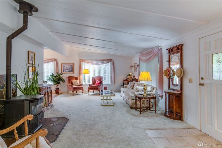 Property Photo:  728 Wandering Creek Dr  WA 98021 