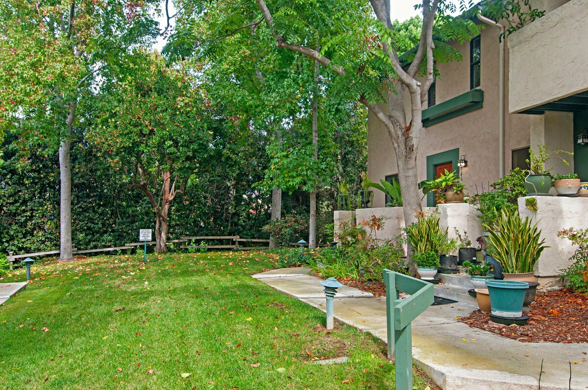 Property Photo:  8746 Villa La Jolla Dr 60  CA 92037 