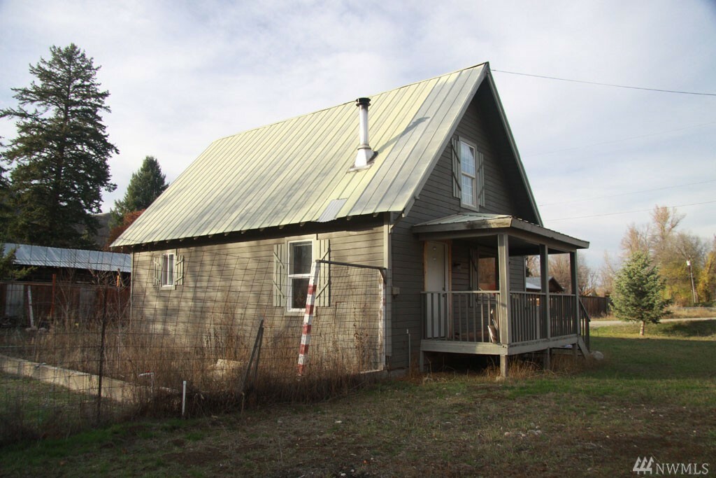 Property Photo:  203 Hagerman St  WA 98856 